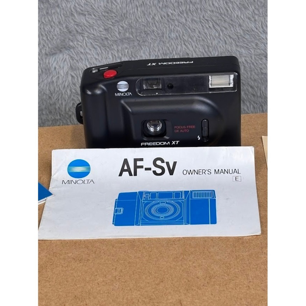 Minolta Freedom XT 35mm Point and Shoot Film Camera Black with Manual and Papers